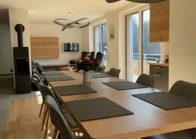 Moderne Küche und Essbereich im Ferienhaus Wiesenblick Schwarzwald