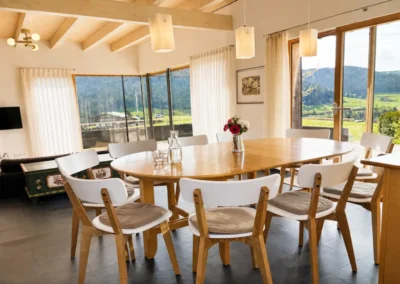 Essbereich im Ferienhaus Baiersbronn Weitblick mit Blick auf den Schwarzwald
